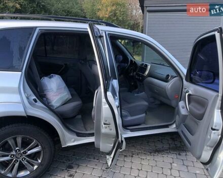 Серый Тойота РАВ 4, объемом двигателя 2 л и пробегом 211 тыс. км за 5500 $, фото 10 на Automoto.ua