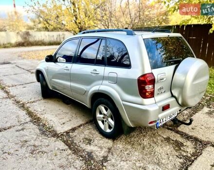 Серый Тойота РАВ 4, объемом двигателя 2 л и пробегом 173 тыс. км за 7900 $, фото 3 на Automoto.ua