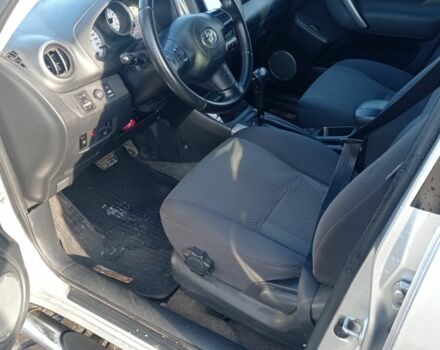 Серый Тойота РАВ 4, объемом двигателя 2 л и пробегом 266 тыс. км за 6900 $, фото 4 на Automoto.ua