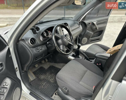 Серый Тойота РАВ 4, объемом двигателя 2 л и пробегом 286 тыс. км за 6200 $, фото 22 на Automoto.ua