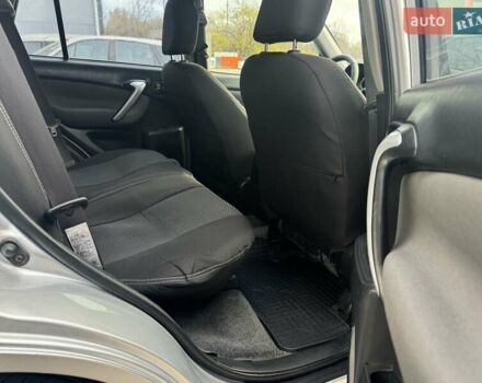 Серый Тойота РАВ 4, объемом двигателя 2 л и пробегом 187 тыс. км за 7700 $, фото 64 на Automoto.ua