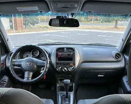 Серый Тойота РАВ 4, объемом двигателя 2 л и пробегом 180 тыс. км за 7900 $, фото 7 на Automoto.ua