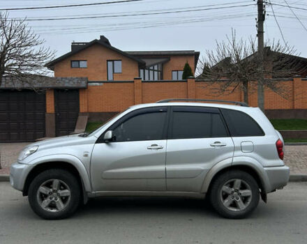 Серый Тойота РАВ 4, объемом двигателя 2 л и пробегом 300 тыс. км за 7000 $, фото 2 на Automoto.ua