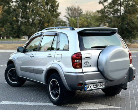 Серый Тойота РАВ 4, объемом двигателя 2 л и пробегом 180 тыс. км за 7900 $, фото 3 на Automoto.ua