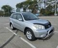 Серый Тойота РАВ 4, объемом двигателя 2 л и пробегом 160 тыс. км за 9000 $, фото 1 на Automoto.ua