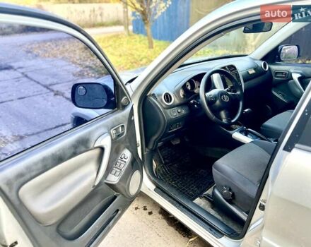 Серый Тойота РАВ 4, объемом двигателя 2 л и пробегом 173 тыс. км за 7900 $, фото 5 на Automoto.ua