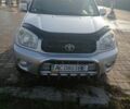Серый Тойота РАВ 4, объемом двигателя 2 л и пробегом 266 тыс. км за 6900 $, фото 1 на Automoto.ua