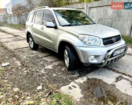 Серый Тойота РАВ 4, объемом двигателя 2 л и пробегом 173 тыс. км за 7900 $, фото 1 на Automoto.ua