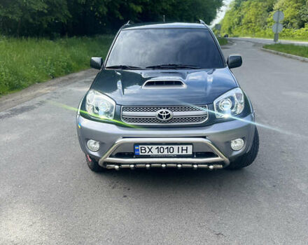Серый Тойота РАВ 4, объемом двигателя 2 л и пробегом 160 тыс. км за 9000 $, фото 3 на Automoto.ua
