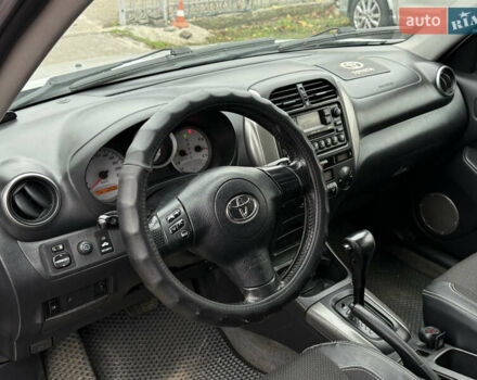 Сірий Тойота РАВ 4, об'ємом двигуна 2 л та пробігом 210 тис. км за 6999 $, фото 12 на Automoto.ua