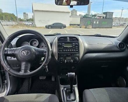 Серый Тойота РАВ 4, объемом двигателя 2 л и пробегом 160 тыс. км за 9000 $, фото 10 на Automoto.ua