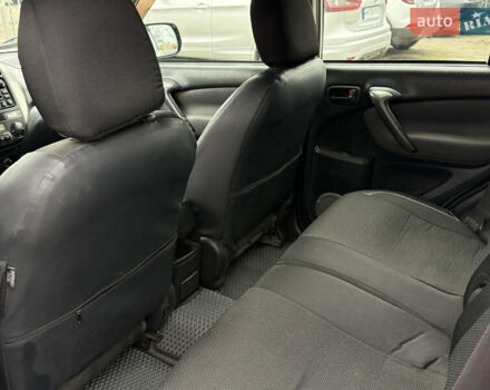 Сірий Тойота РАВ 4, об'ємом двигуна 2 л та пробігом 210 тис. км за 6999 $, фото 21 на Automoto.ua