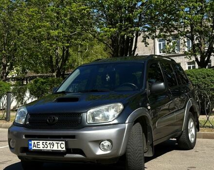 Серый Тойота РАВ 4, объемом двигателя 2 л и пробегом 350 тыс. км за 7500 $, фото 1 на Automoto.ua