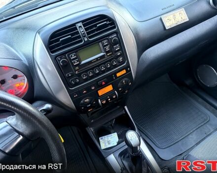 Серый Тойота РАВ 4, объемом двигателя 2 л и пробегом 270 тыс. км за 6300 $, фото 12 на Automoto.ua