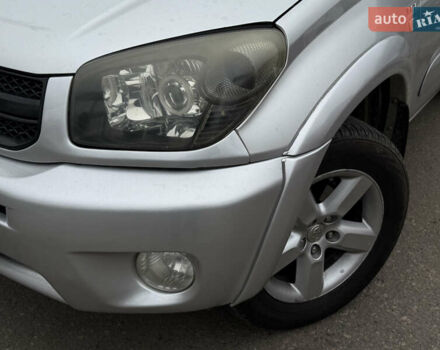 Сірий Тойота РАВ 4, об'ємом двигуна 2 л та пробігом 210 тис. км за 6999 $, фото 2 на Automoto.ua