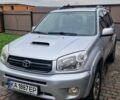 Серый Тойота РАВ 4, объемом двигателя 2 л и пробегом 265 тыс. км за 6000 $, фото 1 на Automoto.ua