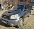 Серый Тойота РАВ 4, объемом двигателя 2 л и пробегом 225 тыс. км за 6000 $, фото 1 на Automoto.ua