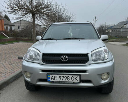 Серый Тойота РАВ 4, объемом двигателя 2 л и пробегом 300 тыс. км за 7000 $, фото 1 на Automoto.ua