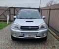 Серый Тойота РАВ 4, объемом двигателя 2 л и пробегом 265 тыс. км за 6000 $, фото 1 на Automoto.ua