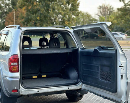 Серый Тойота РАВ 4, объемом двигателя 2 л и пробегом 180 тыс. км за 7900 $, фото 5 на Automoto.ua