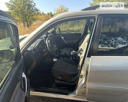 Серый Тойота РАВ 4, объемом двигателя 2 л и пробегом 365 тыс. км за 5500 $, фото 3 на Automoto.ua