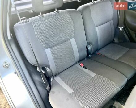 Серый Тойота РАВ 4, объемом двигателя 2 л и пробегом 173 тыс. км за 7900 $, фото 7 на Automoto.ua