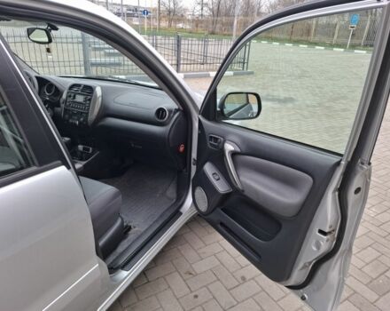 Серый Тойота РАВ 4, объемом двигателя 2 л и пробегом 100 тыс. км за 9500 $, фото 9 на Automoto.ua