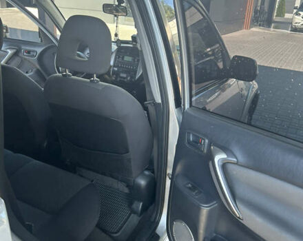 Сірий Тойота РАВ 4, об'ємом двигуна 2 л та пробігом 311 тис. км за 5700 $, фото 10 на Automoto.ua