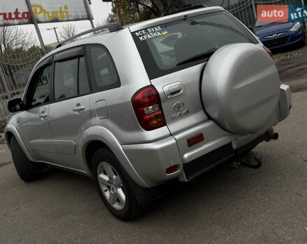 Сірий Тойота РАВ 4, об'ємом двигуна 2 л та пробігом 210 тис. км за 6999 $, фото 3 на Automoto.ua