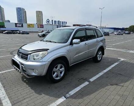 Серый Тойота РАВ 4, объемом двигателя 2 л и пробегом 160 тыс. км за 9000 $, фото 2 на Automoto.ua