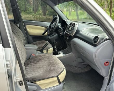 Сірий Тойота РАВ 4, об'ємом двигуна 2 л та пробігом 330 тис. км за 3800 $, фото 10 на Automoto.ua