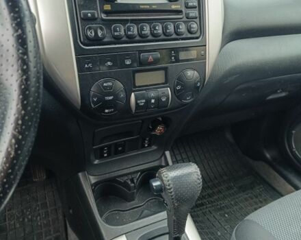 Серый Тойота РАВ 4, объемом двигателя 2 л и пробегом 209 тыс. км за 6700 $, фото 4 на Automoto.ua