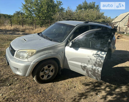 Серый Тойота РАВ 4, объемом двигателя 2 л и пробегом 365 тыс. км за 5500 $, фото 1 на Automoto.ua