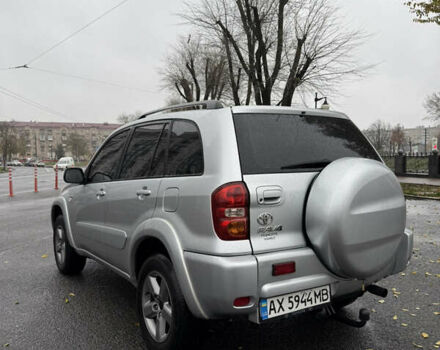 Серый Тойота РАВ 4, объемом двигателя 2 л и пробегом 312 тыс. км за 8500 $, фото 2 на Automoto.ua