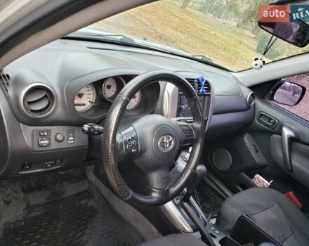 Серый Тойота РАВ 4, объемом двигателя 2 л и пробегом 216 тыс. км за 8700 $, фото 1 на Automoto.ua