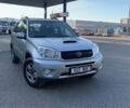 Серый Тойота РАВ 4, объемом двигателя 2 л и пробегом 250 тыс. км за 4000 $, фото 1 на Automoto.ua