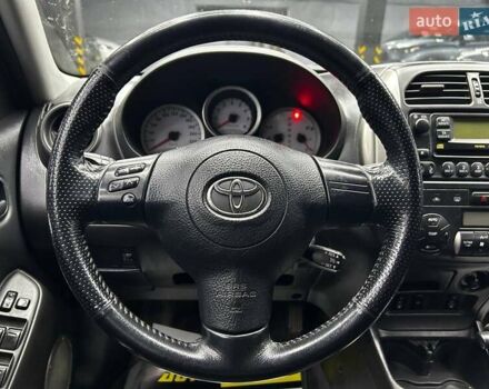 Сірий Тойота РАВ 4, об'ємом двигуна 2 л та пробігом 257 тис. км за 10200 $, фото 15 на Automoto.ua