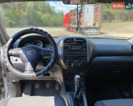 Сірий Тойота РАВ 4, об'ємом двигуна 2 л та пробігом 200 тис. км за 4000 $, фото 12 на Automoto.ua