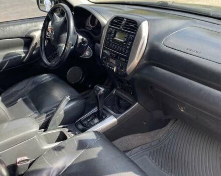 Серый Тойота РАВ 4, объемом двигателя 2 л и пробегом 257 тыс. км за 8800 $, фото 7 на Automoto.ua