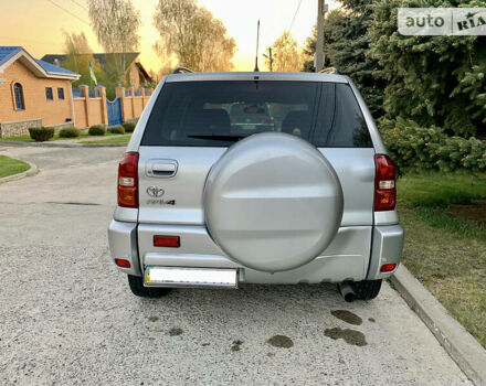 Серый Тойота РАВ 4, объемом двигателя 2 л и пробегом 225 тыс. км за 8900 $, фото 3 на Automoto.ua