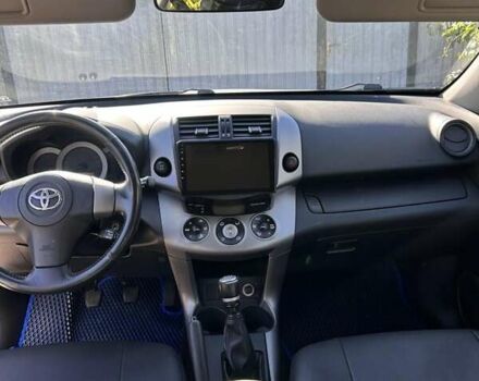 Серый Тойота РАВ 4, объемом двигателя 2.23 л и пробегом 185 тыс. км за 7800 $, фото 1 на Automoto.ua