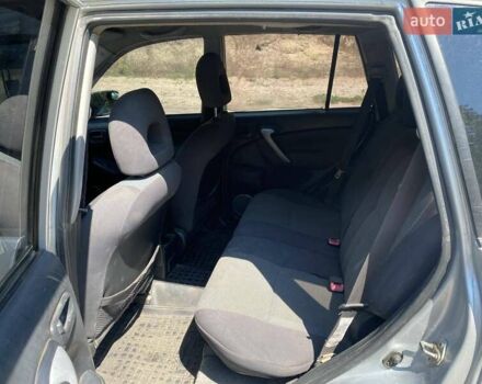 Сірий Тойота РАВ 4, об'ємом двигуна 2 л та пробігом 200 тис. км за 4000 $, фото 13 на Automoto.ua