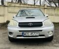 Серый Тойота РАВ 4, объемом двигателя 2 л и пробегом 318 тыс. км за 3800 $, фото 1 на Automoto.ua