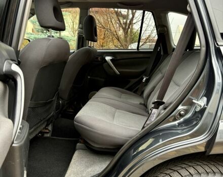 Серый Тойота РАВ 4, объемом двигателя 2 л и пробегом 320 тыс. км за 7700 $, фото 17 на Automoto.ua