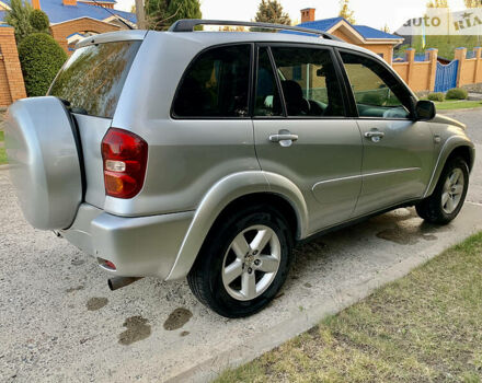 Серый Тойота РАВ 4, объемом двигателя 2 л и пробегом 225 тыс. км за 8900 $, фото 4 на Automoto.ua