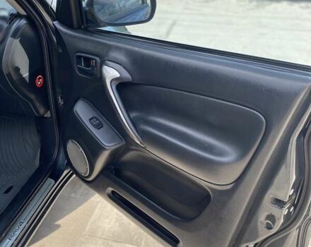 Серый Тойота РАВ 4, объемом двигателя 2 л и пробегом 257 тыс. км за 8800 $, фото 6 на Automoto.ua