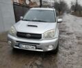 Сірий Тойота РАВ 4, об'ємом двигуна 2 л та пробігом 300 тис. км за 5531 $, фото 1 на Automoto.ua