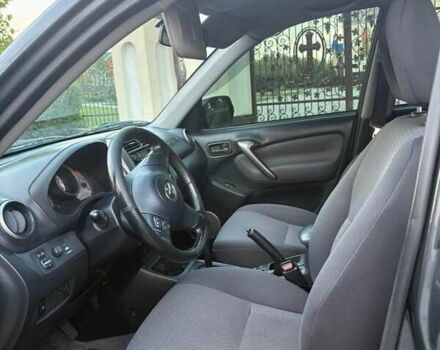 Сірий Тойота РАВ 4, об'ємом двигуна 2 л та пробігом 170 тис. км за 9999 $, фото 2 на Automoto.ua