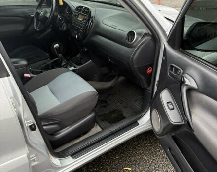 Серый Тойота РАВ 4, объемом двигателя 2 л и пробегом 312 тыс. км за 8500 $, фото 7 на Automoto.ua