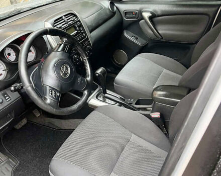 Сірий Тойота РАВ 4, об'ємом двигуна 0 л та пробігом 186 тис. км за 8250 $, фото 16 на Automoto.ua